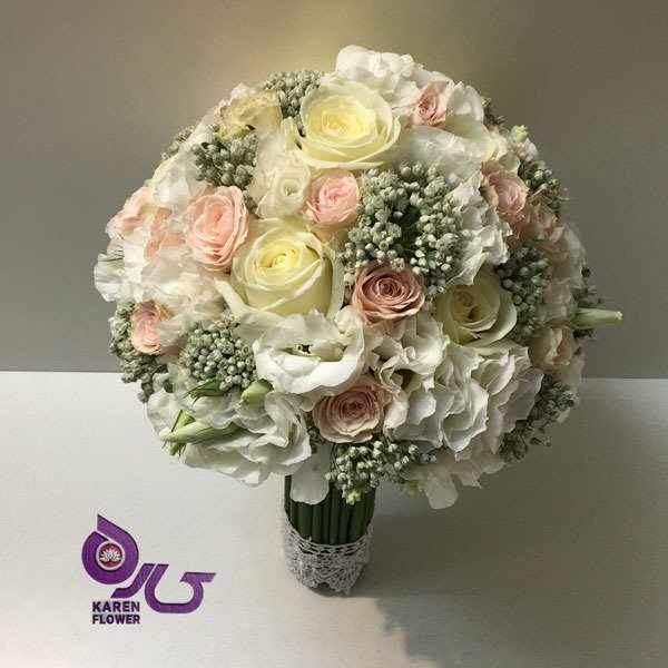 دسته گل عروس رز سفید و گلبه ای